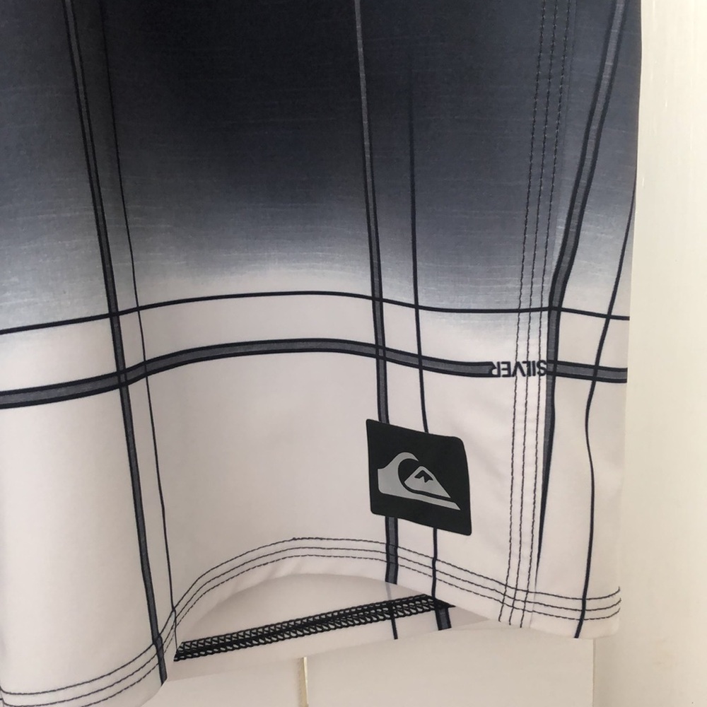 Quicksilver Board Shorts Swim Trunks  Men’s SZ M black White - Picture 2 of 6